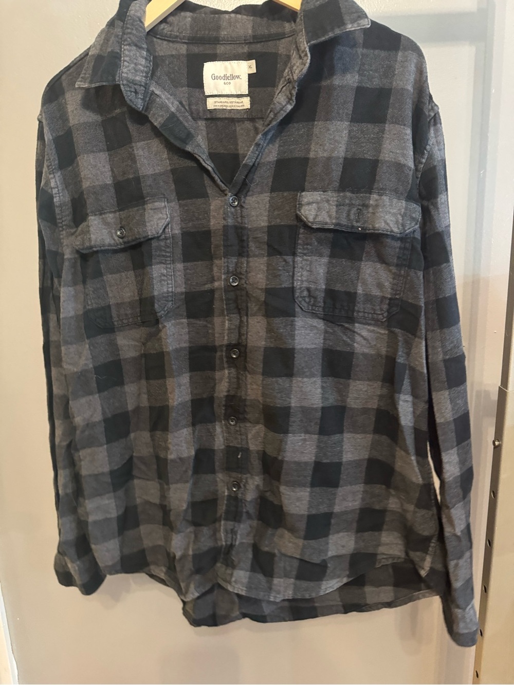 Goodfellow & Co Men's Black and Gray Plaid Button-Down Shirt
